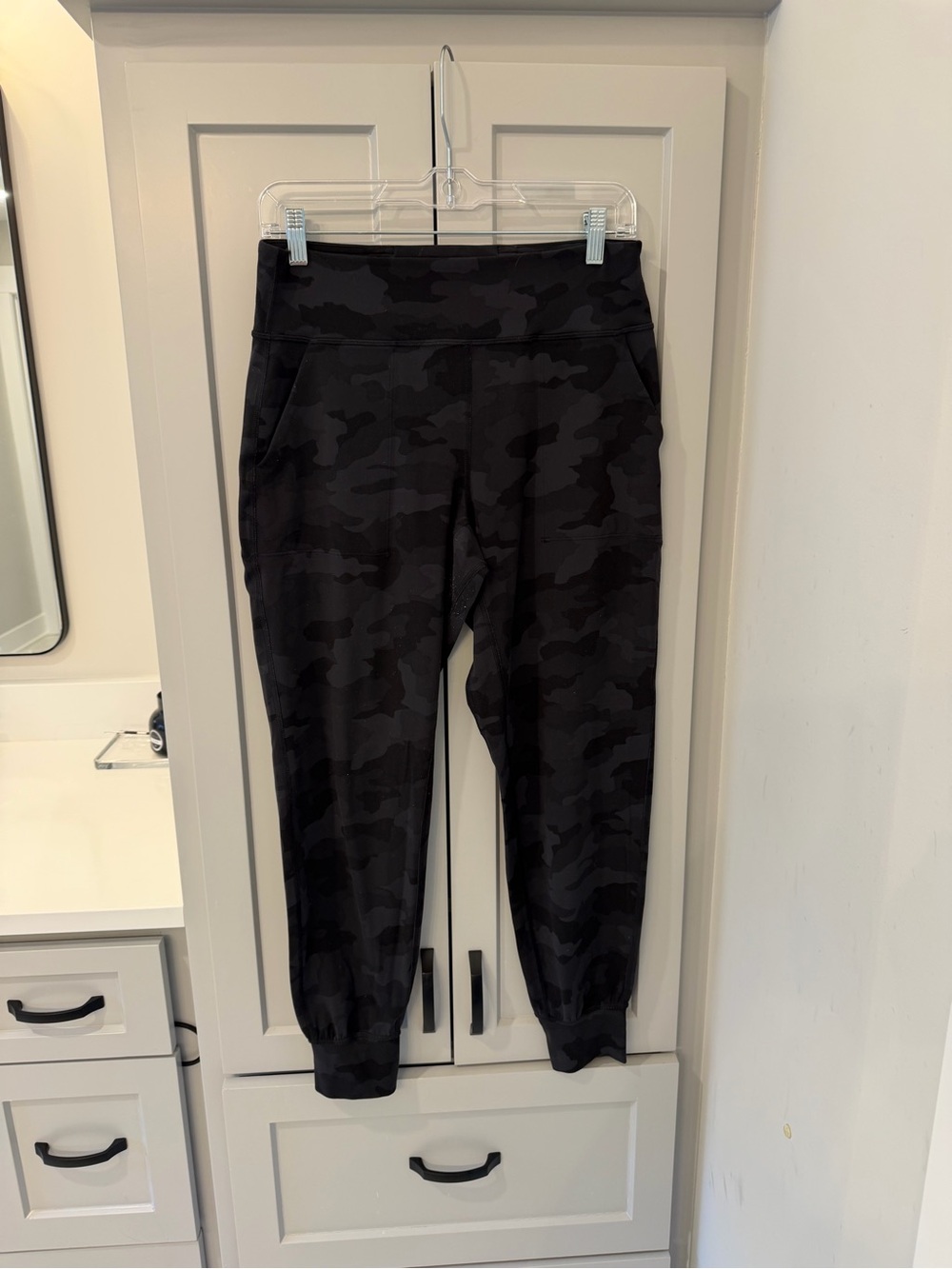 Lululemon Align High Rise Women’s Size 8 Black Camo Jogger Regular Length
